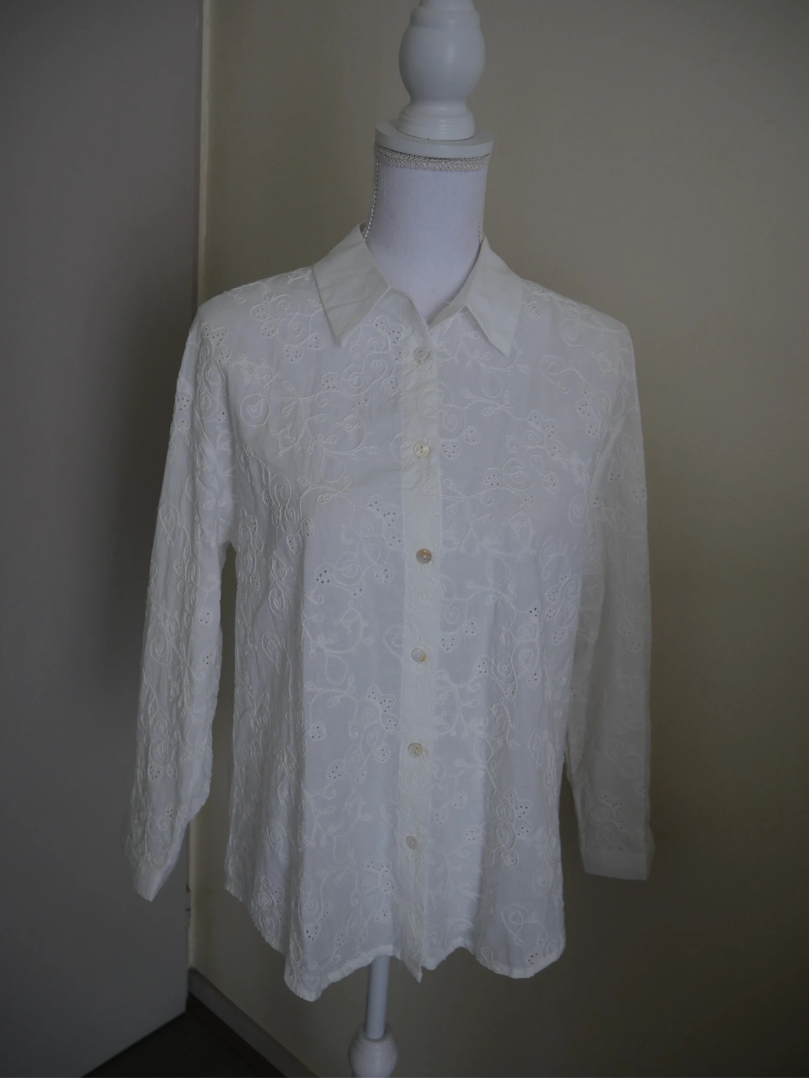 Witte hemd met borduursel - maat SM – photo 6